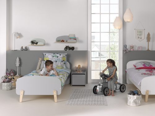 chambre enfant avec lit gris