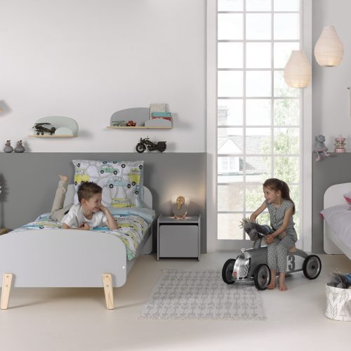 chambre enfant avec lit gris