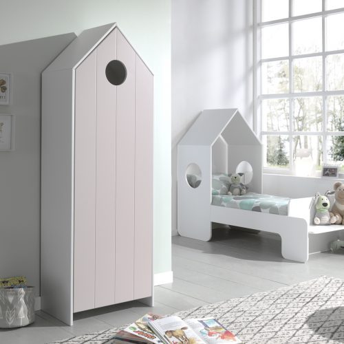 armoire en forme de maisonnette rose avec lit