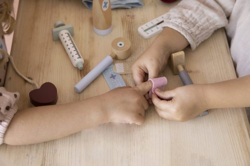 jouet d'imitation pour enfant palette de docteur magasin pour enfant jouet en bois tendance ILE DE LA REUNION revendeur officiel Little Dutch