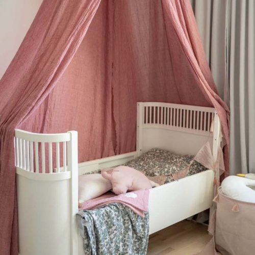 Ciel de lit Rose pour enfant et bébé en tissu recyclé