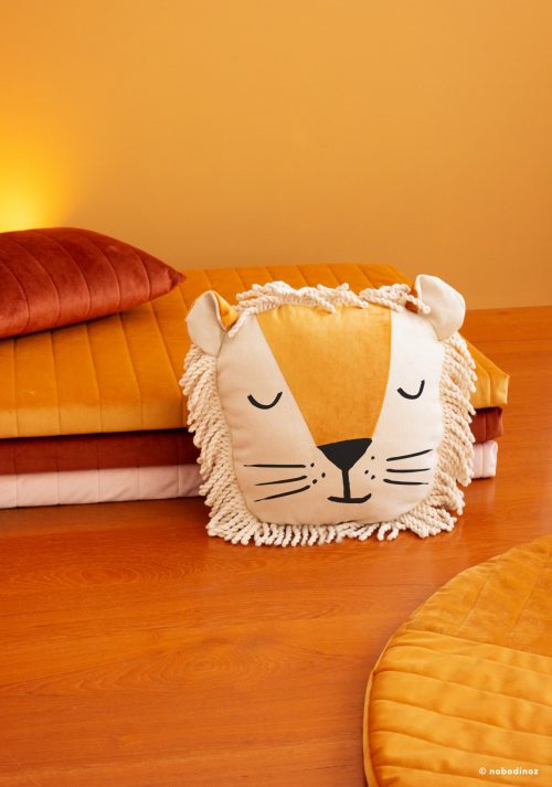 Coussin LION nobodinoz decoration jungle chambre enfant