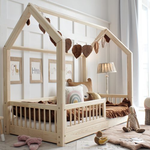 Lit 90x190 cabane au sol avec barrière de sécurité Lit cabane Montessori avec barrière ELINA boutique de meuble pour enfant lit sécurisé en bois massif saint pierre ile de la reunion 974 mixte