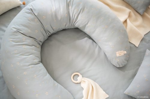 Coussin d'allaitement en coton bio WILLOW SOFT BLUE livraison nobodinoz reunion