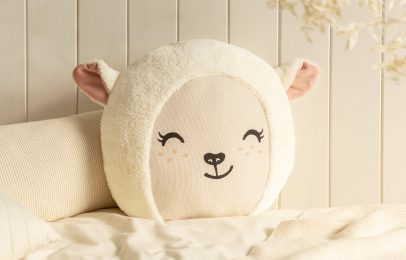 SheeCoussin mouton agneau nobodinoz decoration tendance chambre enfant et bebep-cushion-natural-nobodinoz-2-8435574920744