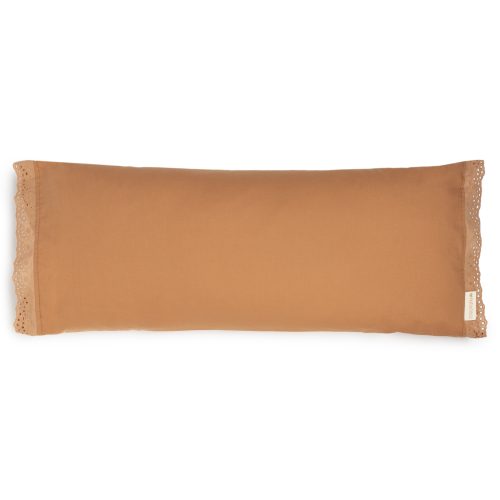 Coussin rectangle VERA EYELET LACE SIENNA BROWN nouvelle collection NOBODINOZ en coton bio écologique pour chambre bébé et enfant st pierre reunion 974