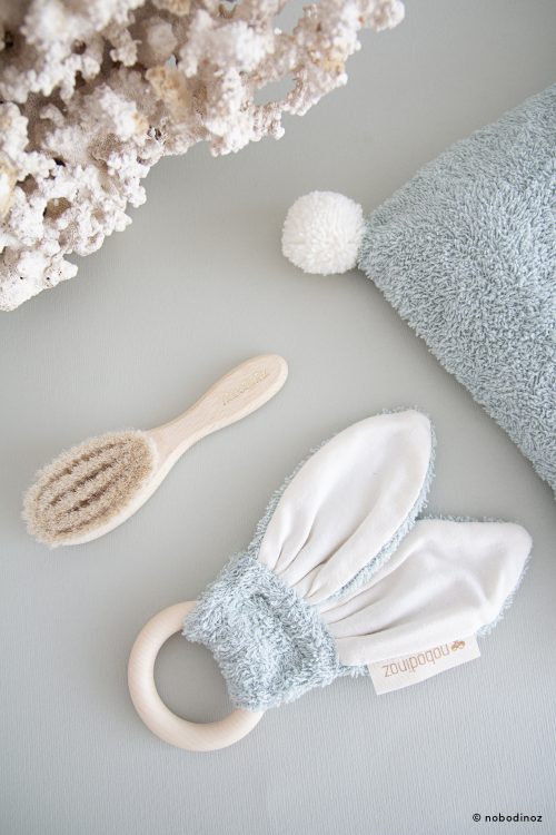 Brosse à cheveux soie et en bois pour bébé revendeur nobodinoz livraison reunion 974