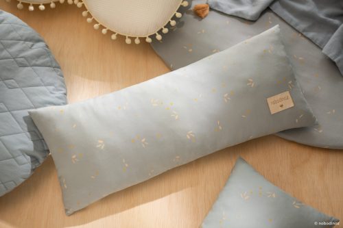 Coussin rectangle en coton bio revendeur nobodinoz livraison reunion 974 magasin de décoration saint pierre enfant et bébé HARDY WILLOW SOFT BLUE BLEU