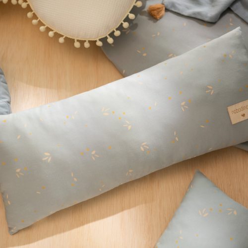 Coussin rectangle en coton bio revendeur nobodinoz livraison reunion 974 magasin de décoration saint pierre enfant et bébé HARDY WILLOW SOFT BLUE BLEU