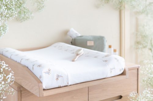 Matelas à langer 50x70 avec housse en coton bio revendeur nobodinoz livraison reunion 974 flore