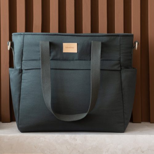 Sac à langer imperméable BABY ON THE GO CARBON BLUE sac a langer en coton bio tendance pour futur papa et future maman revendeur officiel nobodinoz ile la reunion livraison a domicile ou retrait en boutique