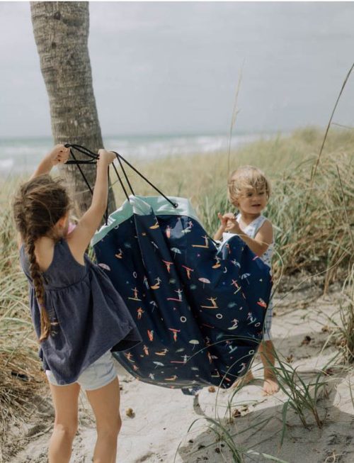 sac de rangement tapis beach surf tapis de jeu extérieur imperméable tapis pour la plage PLAY & GO magasin de jouet mobiliers bébé et enfants déco de chambre enfants 97410 Saint Pierre 974 La Réunion