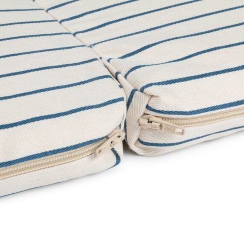 matelas de sol bebop pliable blue thin stripes rayure bleu tapis bébé enfant revendeur officiel Nobodinoz magasin de déco chambre enfant 974 La Reunion