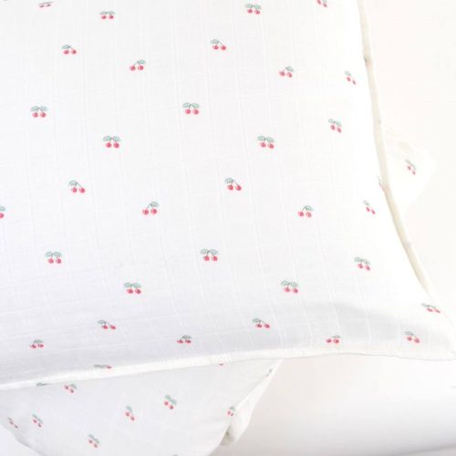 Parure housse de couette 100X140 coton bio Cerises revendeur LITTLE CREVETTE magasin pour enfant st pierre 97410 livraison 974 La Réunion